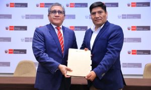 Perú: Firman los primeros contratos individuales de explotación para actividad minera artesanal