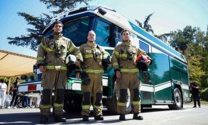 Bomberos de Santiago presentó su primer carro bomba eléctrico