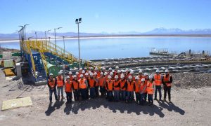 Futuros metalurgistas de Calama aprenden sobre seguridad y sustentabilidad en el Tranque Talabre de Chuquicamata