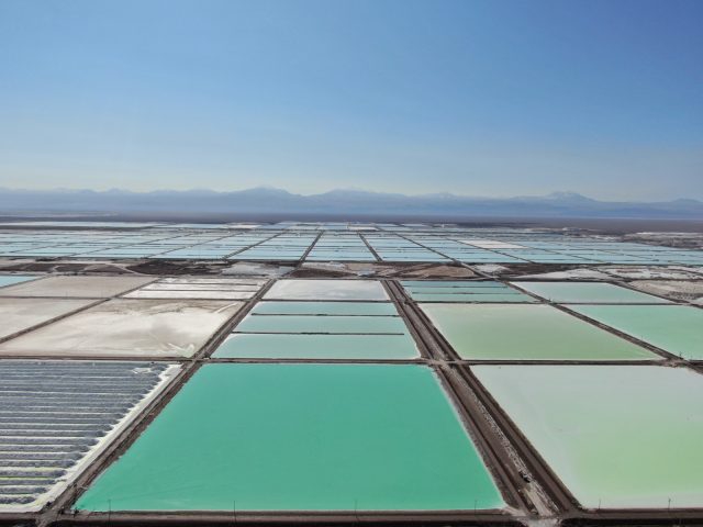 Informe de Cochilco identifica factores que están afectando al precio del litio