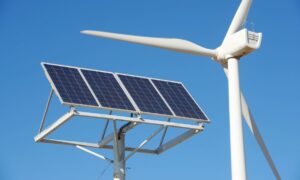 Energía solar y eólica impulsan récord renovable de 93,59% en el sistema eléctrico