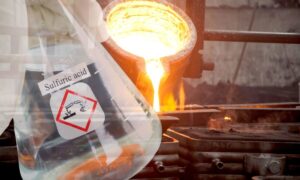 Ácido sulfúrico redefine márgenes y tensiona negociación entre minas y fundiciones de cobre