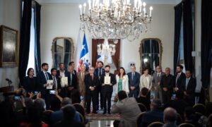 Gobierno recibe informe de la Comisión Arica 100 con propuestas para el desarrollo estratégico de la región