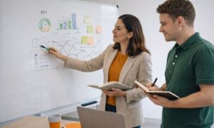 Lanzan programa que entregará becas para impulsar transición energética en emprendimientos