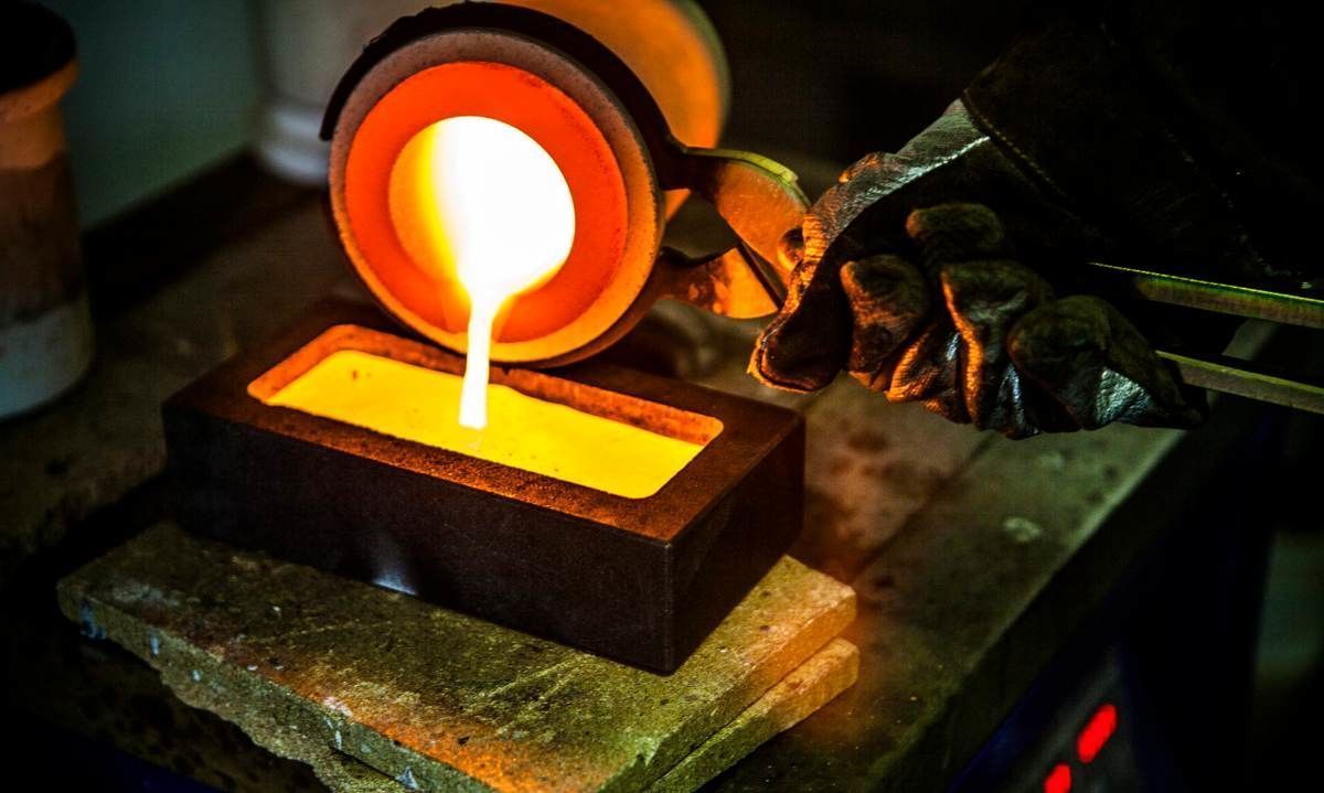 El precio del oro cae a mínimos de un mes por dudas sobre recortes de ...