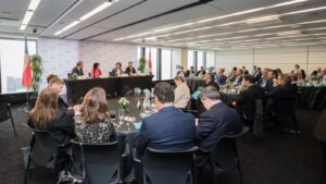 Con mesa de negocios y apertura de la Bolsa de Toronto Ministra Williams concluye participación en PDAC 2026