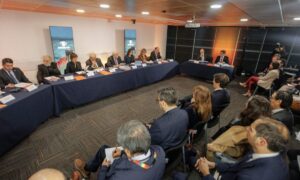 Gobierno enciende alerta por deuda y producción en Codelco y apunta a asociaciones como eje de crecimiento