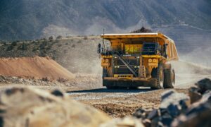 Komatsu alcanza 1.000 camiones autónomos y consolida el cambio estructural en la operación minera