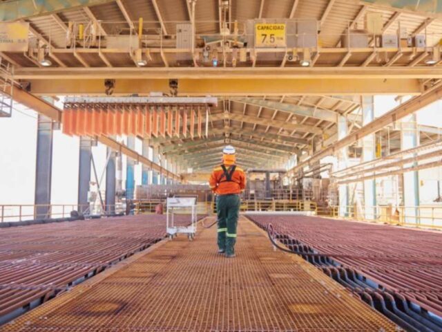 Chile enfrenta presión por ácido sulfúrico tras freno de envíos desde China