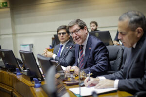 Gobierno presenta agenda para reactivar la pequeña minería con foco en permisos y productividad