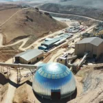 Gold Fields alerta impacto del petróleo en costos mineros mientras Salares Norte impulsa producción