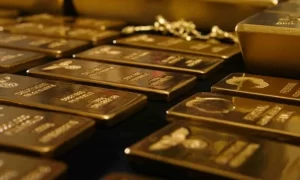 Precio del oro cae tras alcanzar máximo de dos semanas por incertidumbre sobre acuerdo entre EE.UU. e Irán
