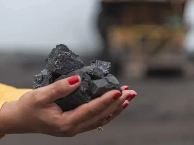 Paralización de Cerrejón aumenta la presión sobre la industria del carbón en Colombia