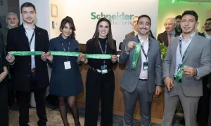 Schneider Electric inaugura hub de innovación en Santiago para acelerar digitalización industrial
