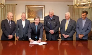 CAP y Aceros AZA acuerdan crear empresa para producir acero verde en Huachipato