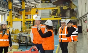 Embajador de EE.UU. visita Centro de Finning en Antofagasta