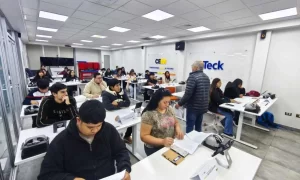 Teck Quebrada Blanca forma 25 operadores CAEX en Tarapacá con énfasis en equidad de género