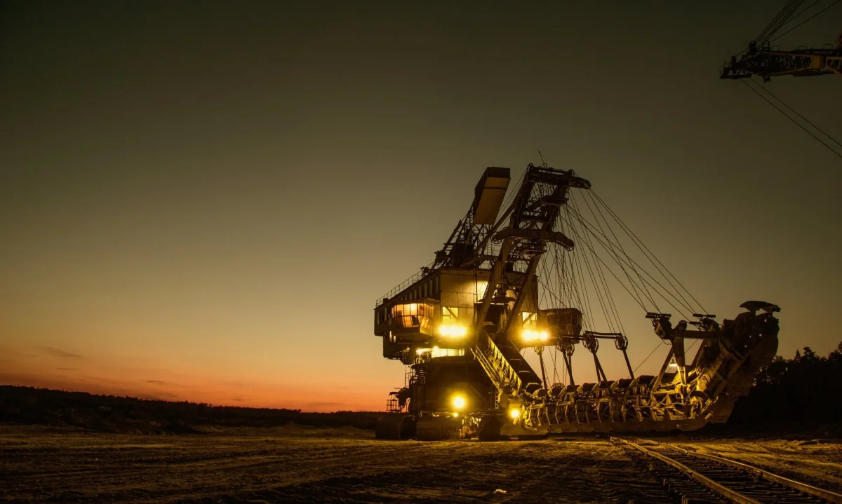 Menos del 10% de las mineras evalúa energía nuclear en su transición baja en carbono