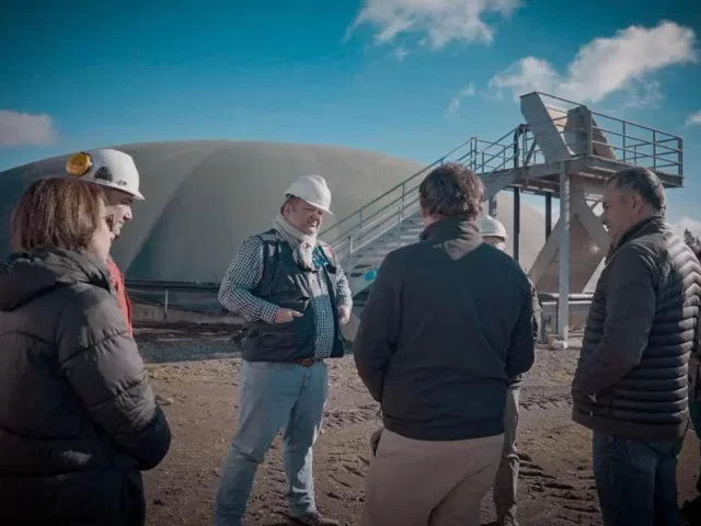 Seremi de Energía de Ñuble visita planta de BioGNL de Lipigas