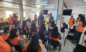 Autoridades regionales reconocen aporte de mujeres mineras en Pampa Camarones