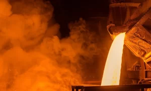 BHP apunta a captura de carbono para reducir emisiones en producción de acero con altos hornos