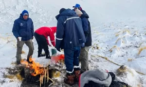Rescatan con vida a cuatro mineros varados en Salar del Hombre Muerto
