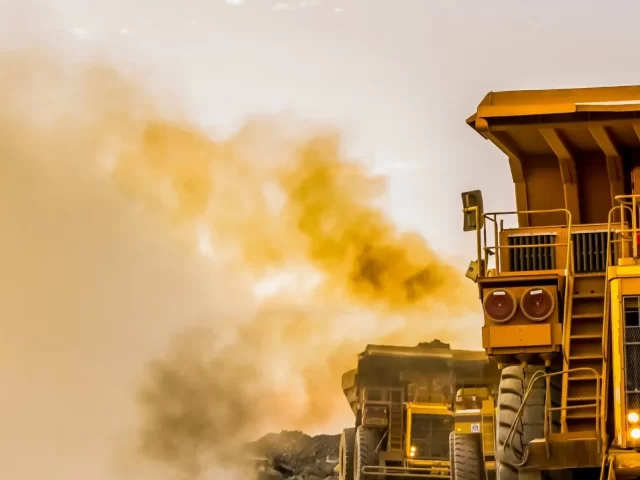 Precio del cobre sube 1,4% y los inventarios en la LME caen a su menor nivel en casi cuatro años
