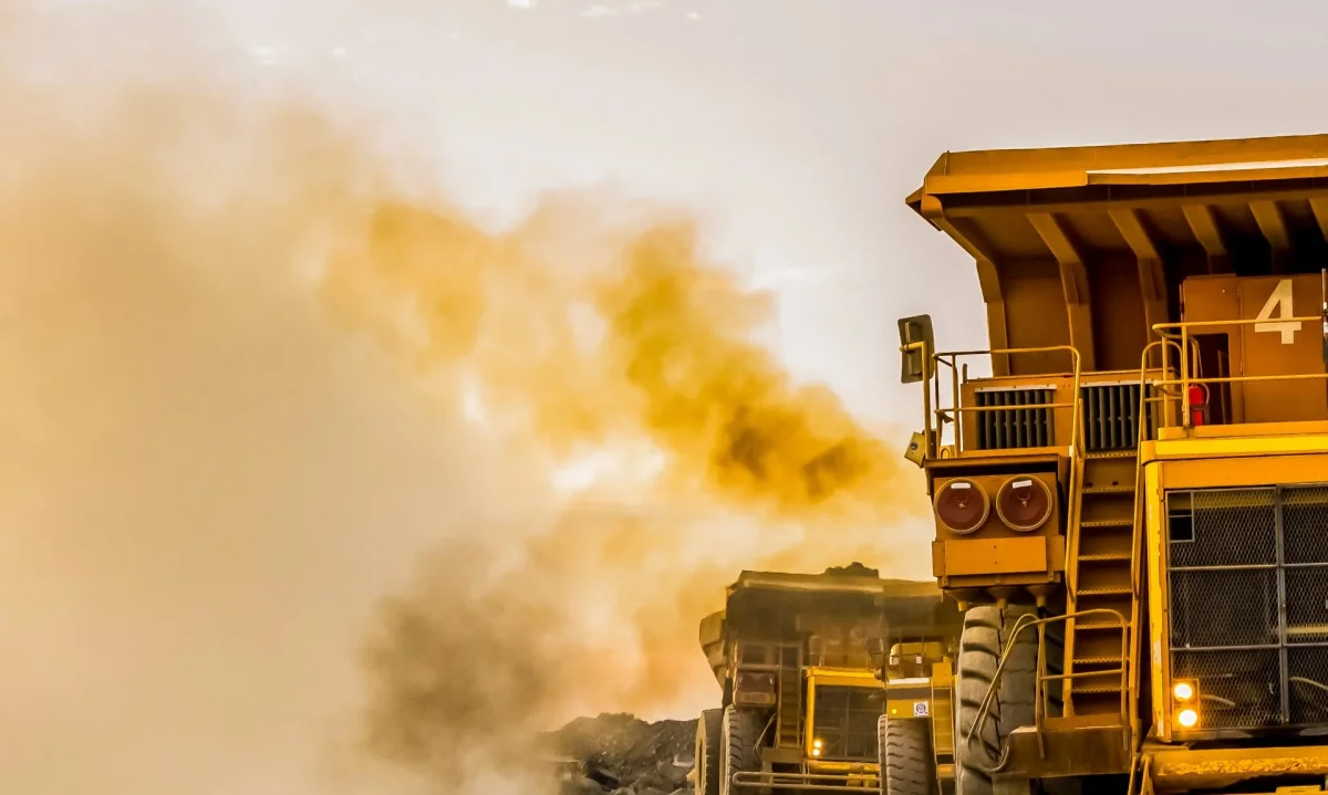 Precio del cobre sube 1,4% y los inventarios en la LME caen a su menor nivel en casi cuatro años