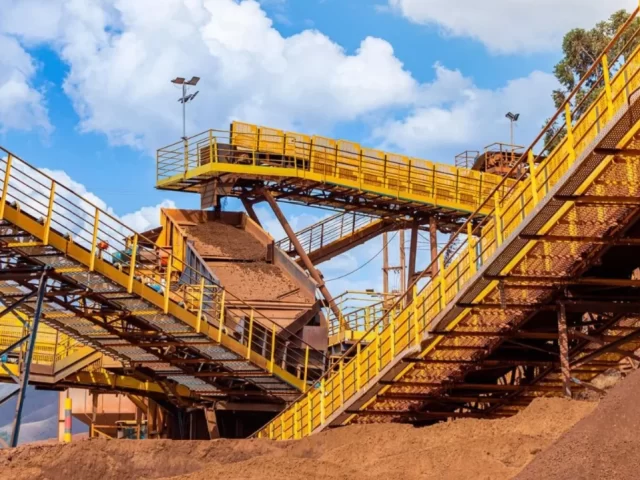CMOC amplía presencia en mineral de hierro con financiamiento a mina en Brasil