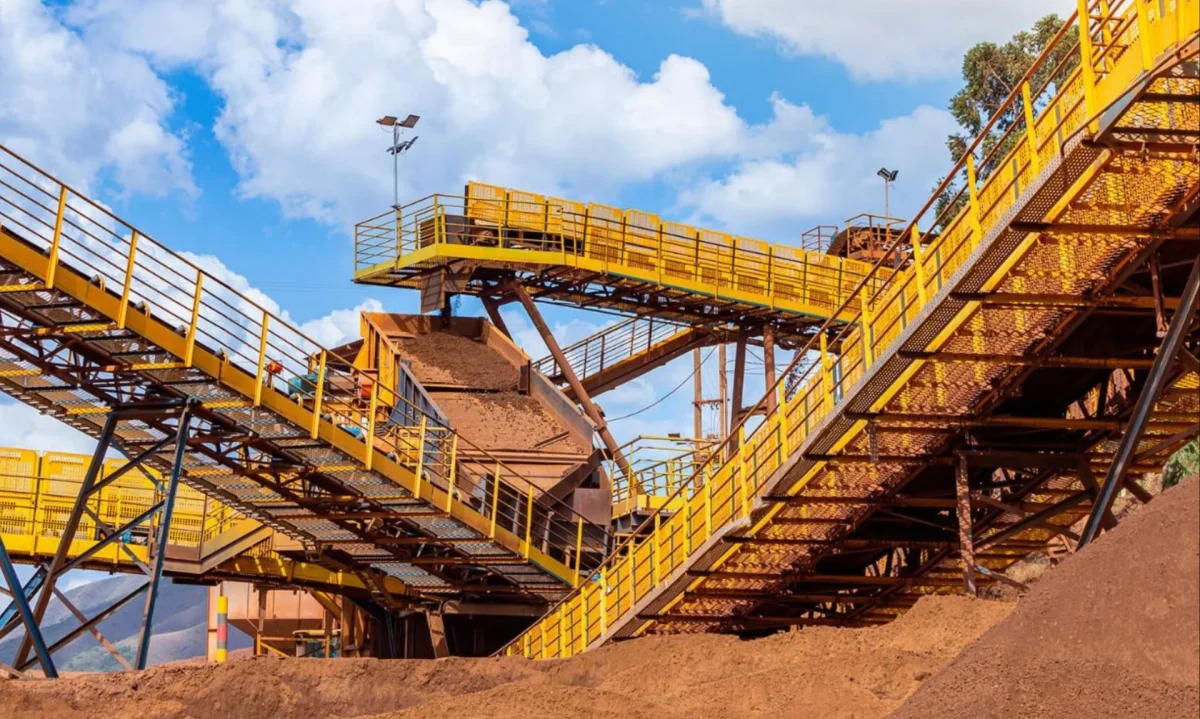 CMOC amplía presencia en mineral de hierro con financiamiento a mina en Brasil