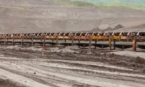 Producir 8,3% más cobre exigirá 20,2% más electricidad: la presión invisible de los yacimientos envejecidos