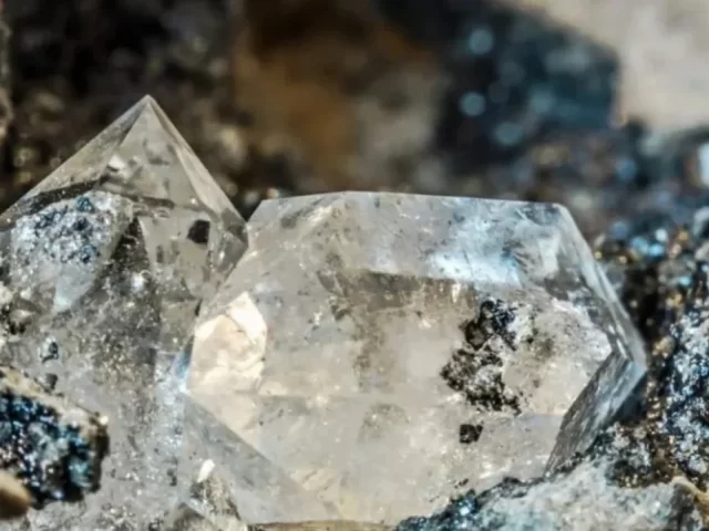 De Beers duplica su producción de diamantes, pero la debilidad del mercado sigue afectando sus resultados