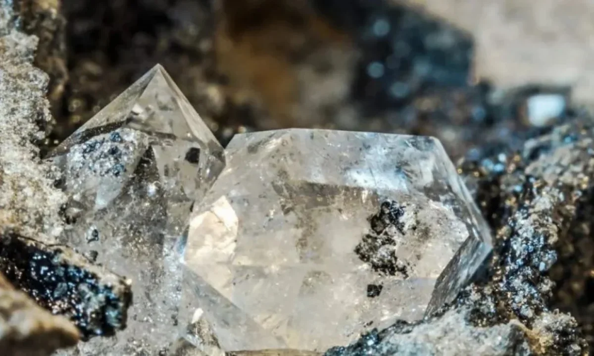 De Beers duplica su producción de diamantes, pero la debilidad del mercado sigue afectando sus resultados