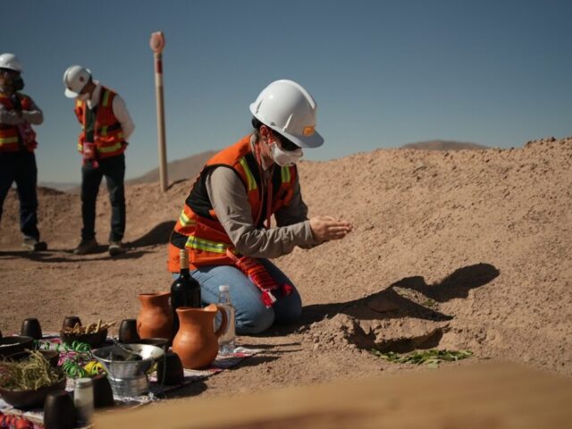 Minera Lomas Bayas conmemora su 28° aniversario