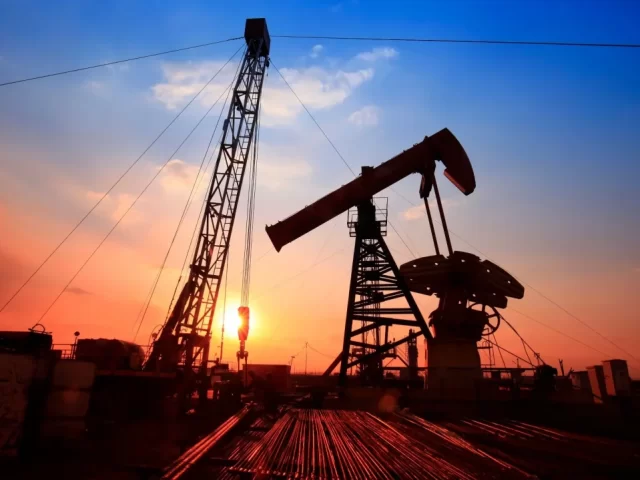 Déficit global de petróleo se profundiza en 2026 sin reapertura del Estrecho de Ormuz