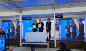 El Gobierno suscribe con Quiborax el primer CEOL con privados para producir litio por US$ 70 millones en Arica
