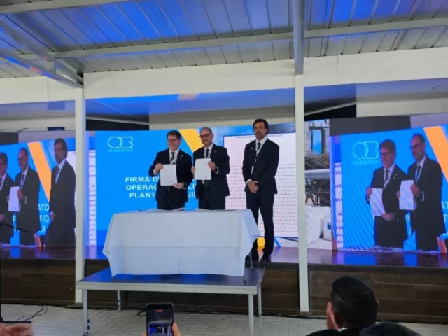 El Gobierno suscribe con Quiborax el primer CEOL con privados para producir litio por US$ 70 millones en Arica