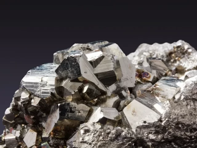 Plata sube 20% en agosto y dispara valuaciones de productores mineros