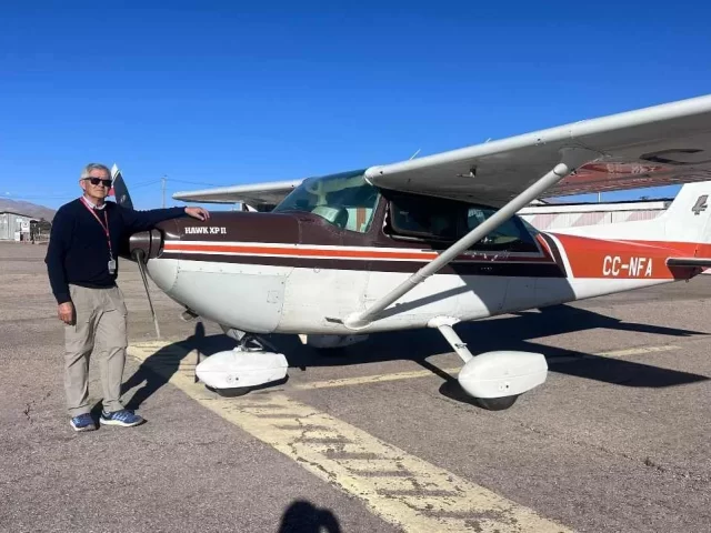 Cuatro décadas en el aire: el piloto que conecta El Salvador desde la cabina