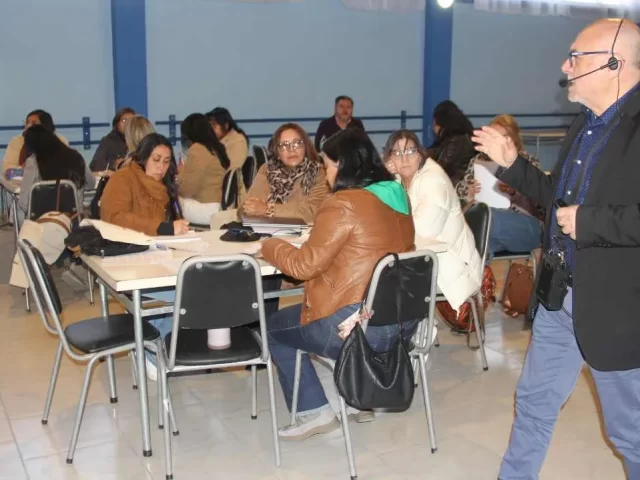 El Abra capacita a 90 docentes en convivencia escolar con herramientas de IA