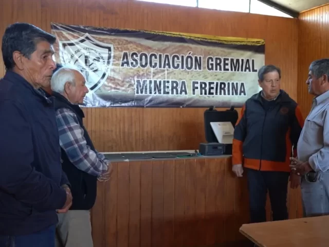 SONAMI entrega equipos Starlink a asociaciones mineras de Huasco