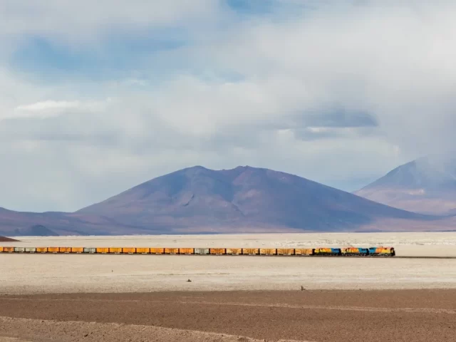 Bandas organizadas vulneran seguridad de trenes mineros y aceleran robo de cobre en el norte de Chile
