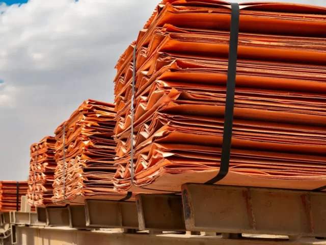 Cobre cierra septiembre en US$ 6,57 la libra por fuerte contracción de inventarios en Shanghái