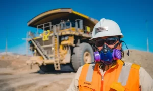 Participación femenina en minería del cobre alcanza 21,7% en dotación propia, pero persisten brechas en contratistas