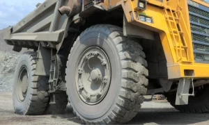 El reto de valorizar los neumáticos mineros gigantes bajo las metas de la Ley REP