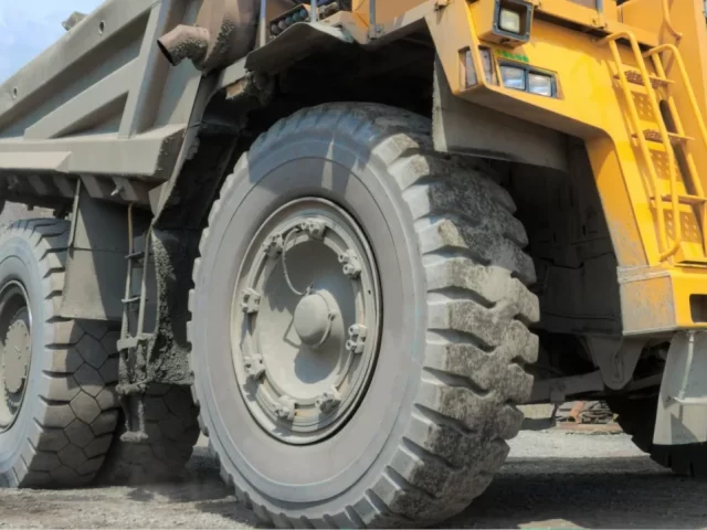 El reto de valorizar los neumáticos mineros gigantes bajo las metas de la Ley REP