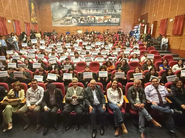 84 estudiantes del Liceo Federico Varela cierran formación técnica con Capstone Copper