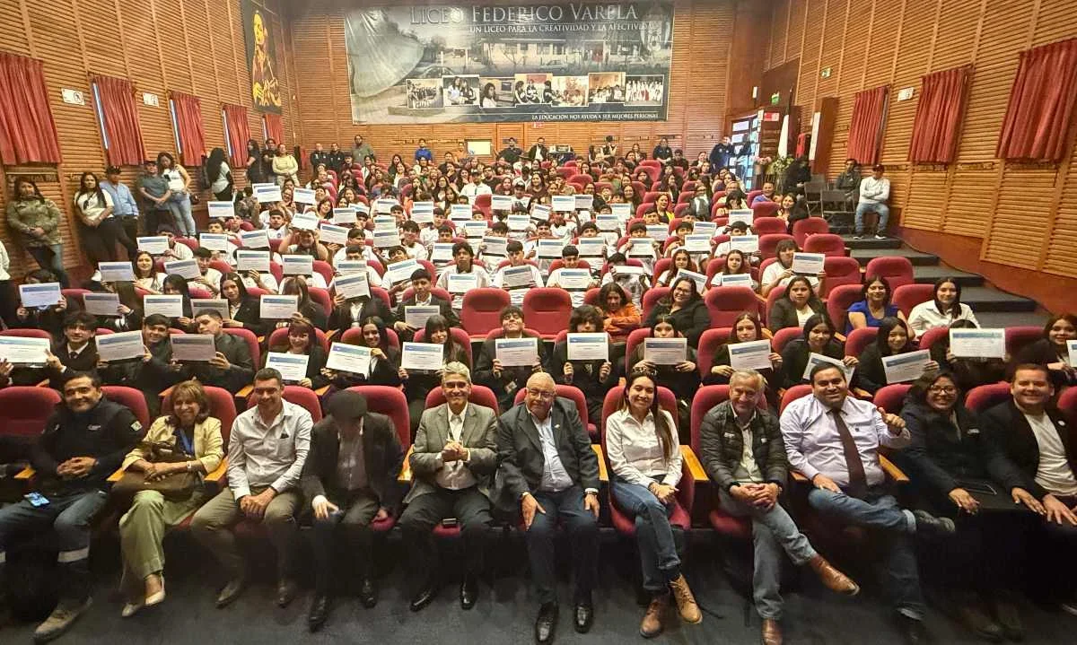 84 estudiantes del Liceo Federico Varela cierran formación técnica con Capstone Copper