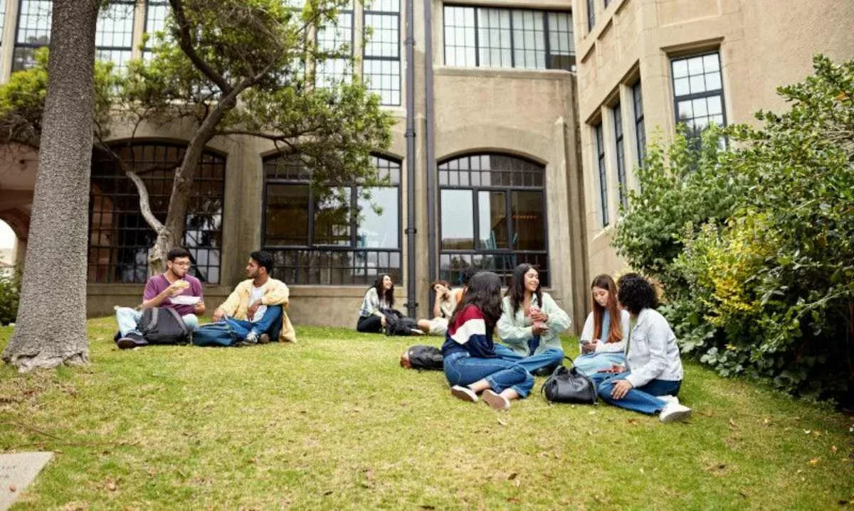 Arcadis refuerza vínculo con universidades e impulsa prácticas profesionales en minería e infraestructura