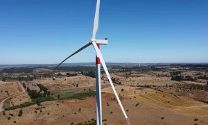 Parque eólico de Litueche genera 102 MW y suma almacenamiento renovable